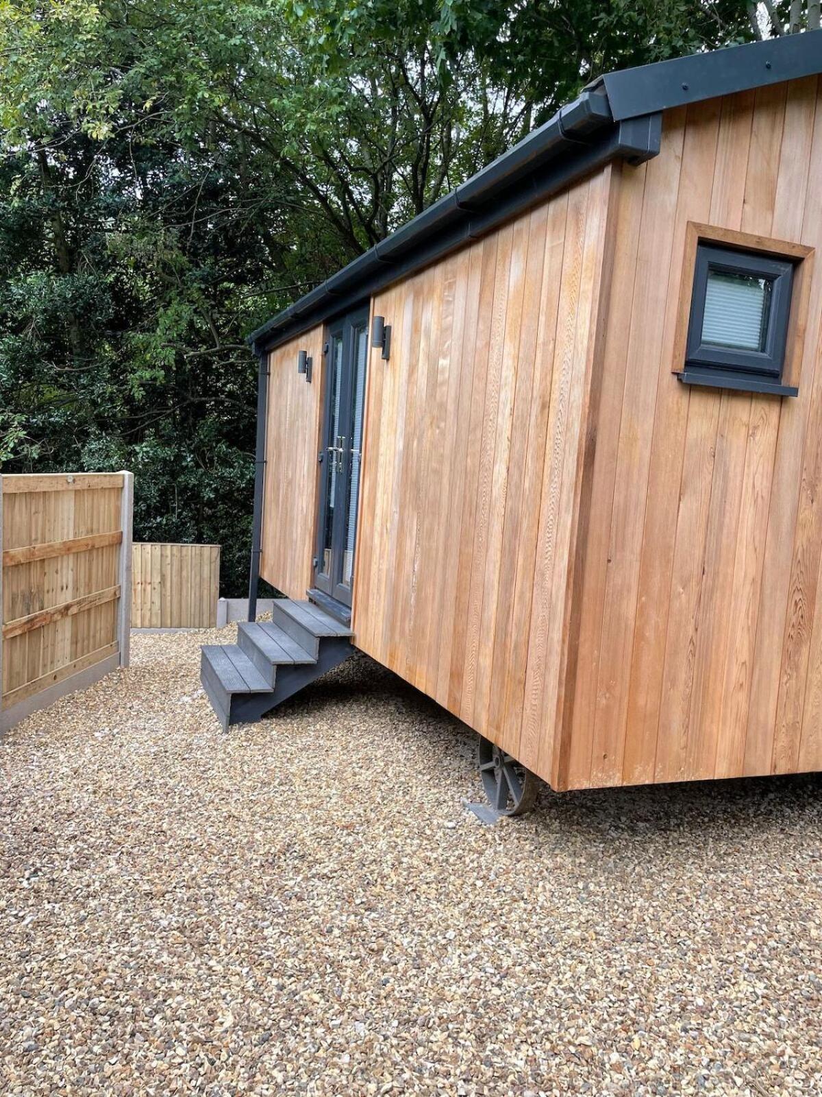 Dee Lodge With Private Hot Tub Llangollen Exterior photo